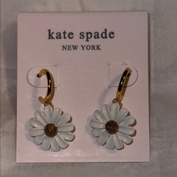 NWOT-Kate Spade Off We Go Daisy Huggies / White and Gold Flower Earrings - Picture 5 of 9
